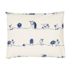 Pillowcase 50x60cm Stinky - Does Stinky ever sleep? The master of pranks and schemes exploits every situation and brags about his ... This time Moominvalley's most persistent rascal has targeted Mrs Fillyjonk and a ...