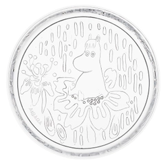 Tallerken 155mm klar - Utforsk den fantastiske glasskolleksjonen inspirert av Tove Janssons bok “Trollmannens hatt”. Produktene er dekorert med vakre teksturer som fanger stemningen av mystisk skog der ...