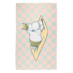 Beach towel 90x150cm - The Moomins are enjoying the sunny day on the beach. Snorkmaiden is absorbed in a book while laying on the warm sand. ... The soft velour material pampers the skin.