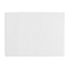 Bathmat 50x70cm Seashells white - Snorkmaiden is surrounded with seashells, her favourite treasures of the sea. The seashells highlight the Moomins’ strong connection to their environment and the white colour tone fits ...