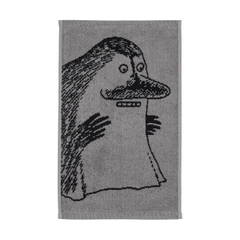 Håndkle 30x50cm Hufsa grå - Et mykt og koselig Mummi-håndkle. Hufsa er et ensomt og kaldt vesen, og bakken fryser under henne. De fleste av Mummidalens beboere frykter Hufsa, og ikke alle ser at hun er svært ...