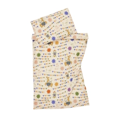 Bedset 85x125cm Circus - Let Moomintroll, Snorkmaiden, and Little My entertain you with circus acrobatics, dancing and sparkling ... The muted tones and delightful imagery from Tove and Lars Jansson’s colouring book ...