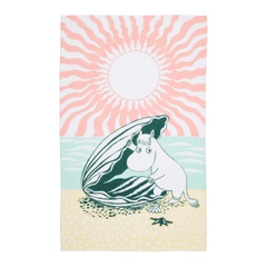 Beach towel 93x150cm Beach Day - This vibrant beach textile collection is the perfect companion for a day out by the water. Grab your Moomin beach bag and head to the shore!