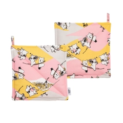 Pot holder set 22x22cm Family Time - Don't burn your paws! The fun Family Time kitchen textiles have an adventurous look to compliment one’s kitchen experiments.