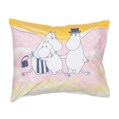Tyynyliina 50x60cm Perheen Parissa - Kauniita unia! Pehmoiset makuuhuonetekstiilit ilahduttavine kuvituksineen saavat sängyn tuntumaan kuin halaukselta rakkaimmaltasi.