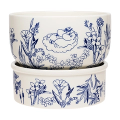 Kukkaruukku 170x150mm Haru - Sinivalkoinen, ulkosaariston tunnelmaa huokuva kokoelma on oodi Tove Janssonin elämäntyölle. Keraamisten astioiden design saa inspiraationsa Klovaharun saarelta, jossa Tove vietti kesänsä ...