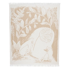 Cotton throw 130x170cm beige - Wrap yourself in the cozy embrace of the soft Moomin throw. The throw's enchanting illustration in a stylish beige color is inspired by the first ... The throw is made from organic cotton.