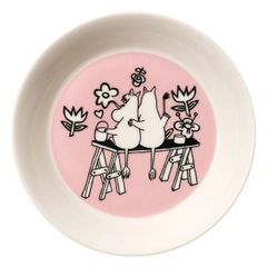 Saucer 15cm Love 30 - The Love 30 saucer pictures the heart-warming scene pictures Snorkmaiden and Moomintroll painting flowers on ... The illustration is based on a comic strip “Moomin Builds a House” in which ...