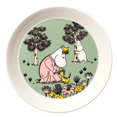 Lautanen 19cm Hellyys - The Loving Care plate's illustration embodies the spirit of the Moomin family where love and care are ... The illustration shows a heart-warming adventure where a picnic turns into a daring ...