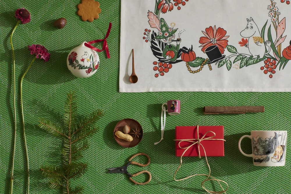 1920 x 1280_moominarabia_2023_xmasflatlay.jpg