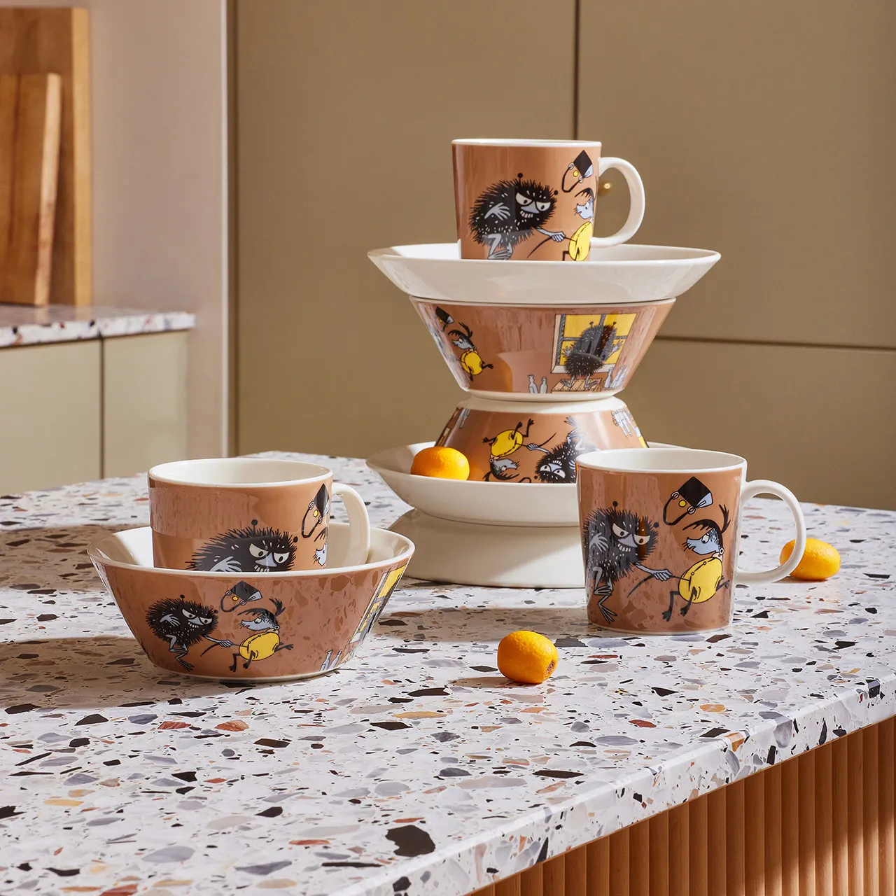 1062214_Moomin_moomin-bowl-15cm-stinky-in-action_03.jpg