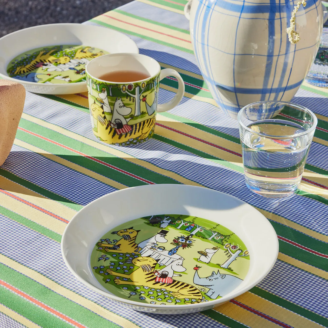 1066826_Moomin_moomin-mug-0,3L-garden-party_03.jpg
