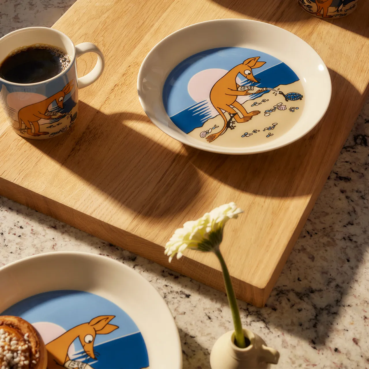 1069398_Moomin_plate_19cm_Sniff_blue_2.jpg