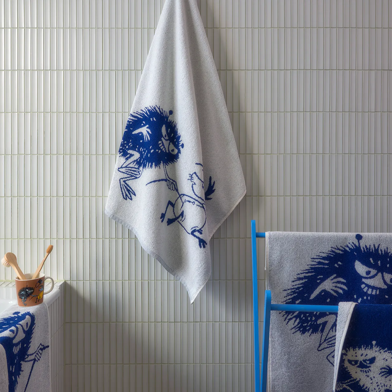 1069854_Moomin_bath_towel_70x140_Stinky_offwhite_2.jpg