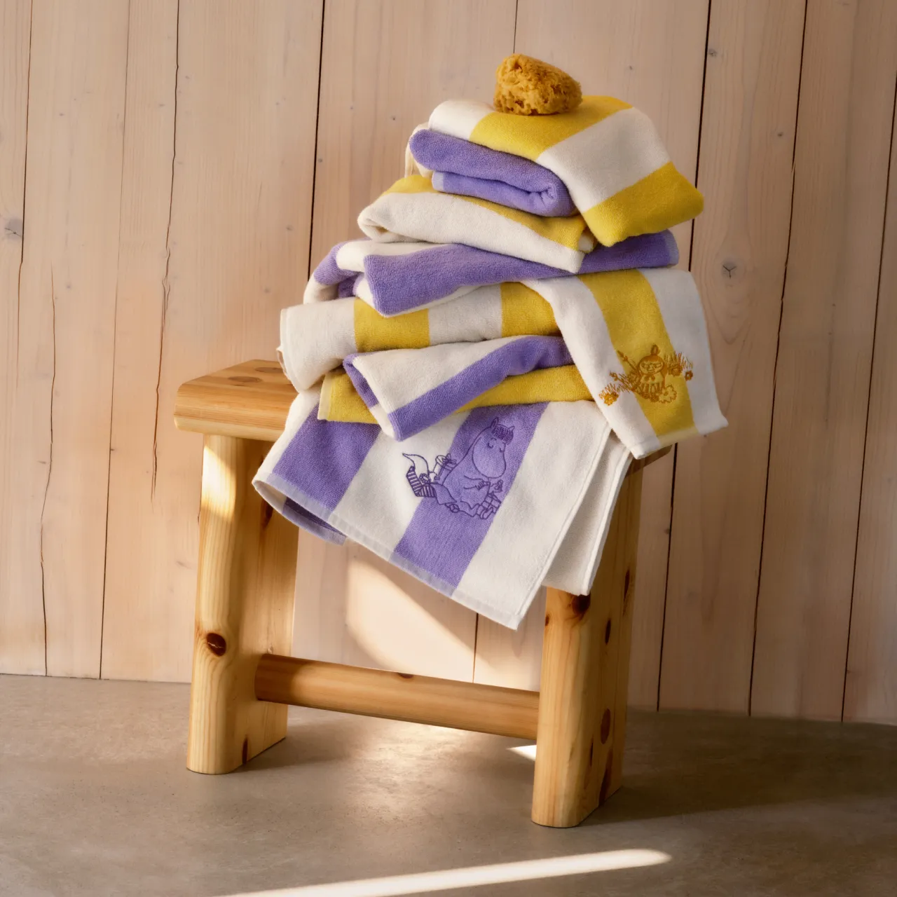 1069857_Moomin_moomin_bath_towel_70x140cm_Snorkmaiden_purple_stripe_2.jpg.jpg