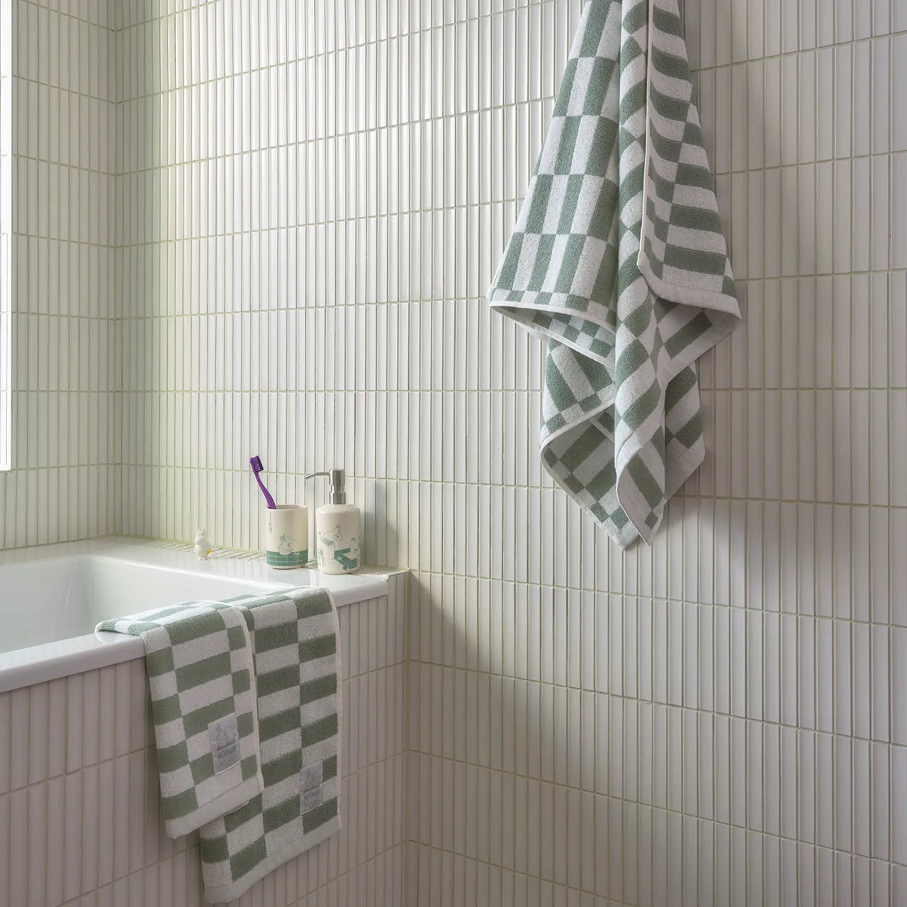 1074324_Moomin_bath_towel_70x140cm_Checks_green_2.jpg