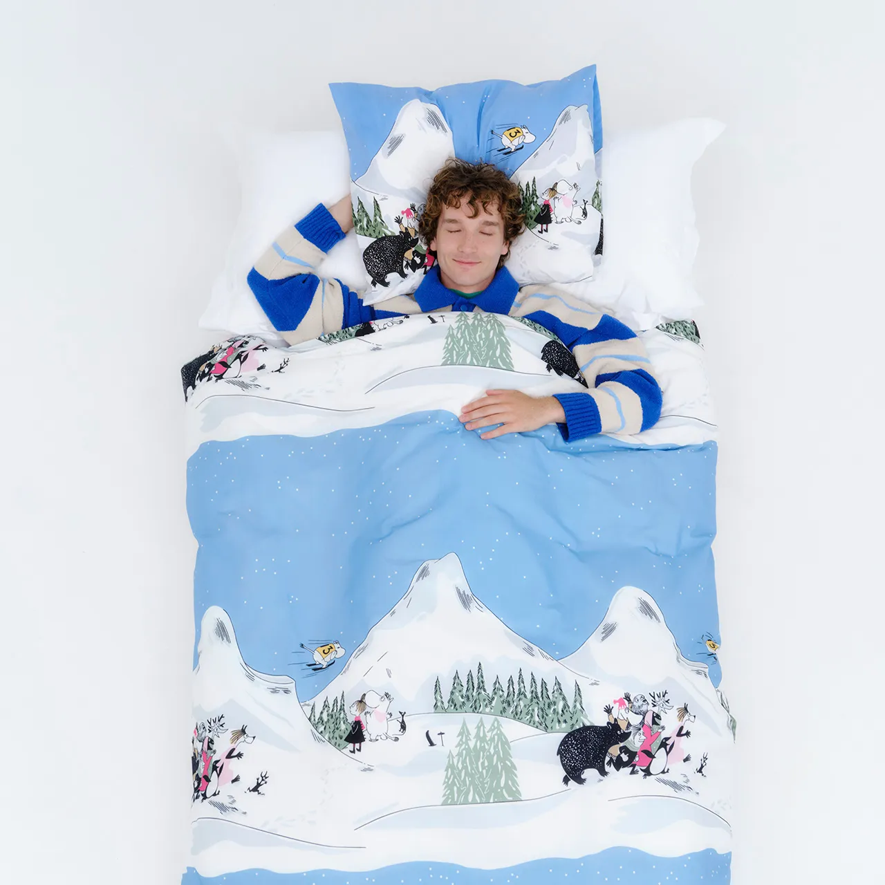1074794_Moomin_pillowcase_ski_jumping_3.jpg