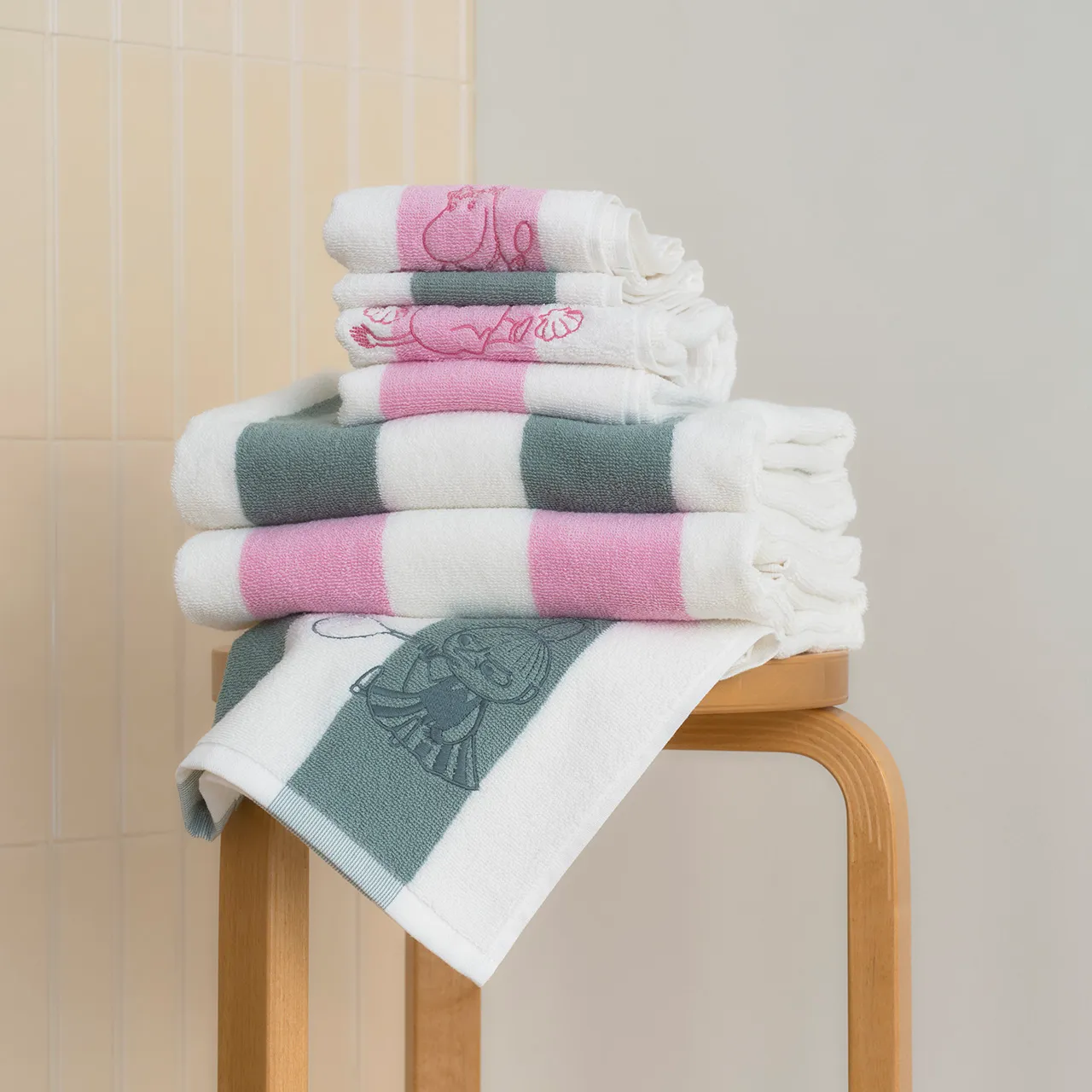1074802_Moomin h.towel 30x50 Seashells str GOTS_2.jpg