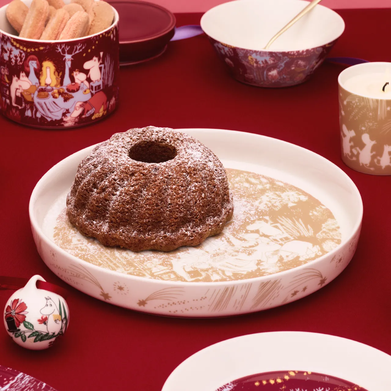 1079550_Moomin_pie_dish_28cm_Festive_Moments_lifestyle_4.jpg
