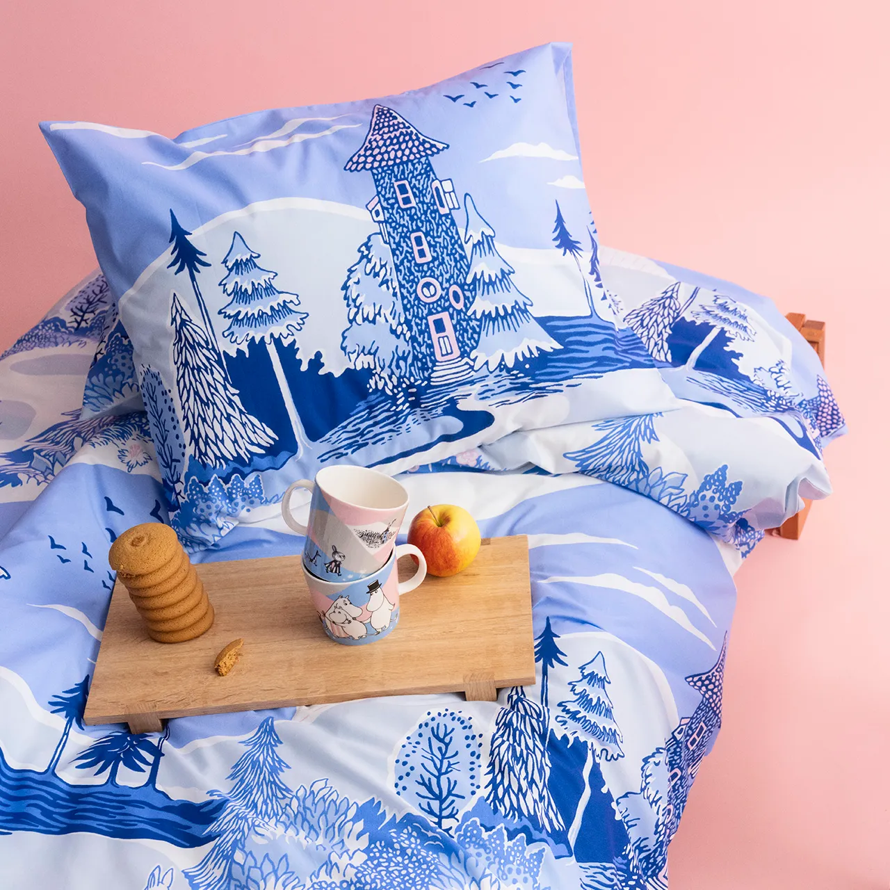 1079562_Moomin_bedst_140x210cm_Home_at_last_NO_GOTS_2.jpg