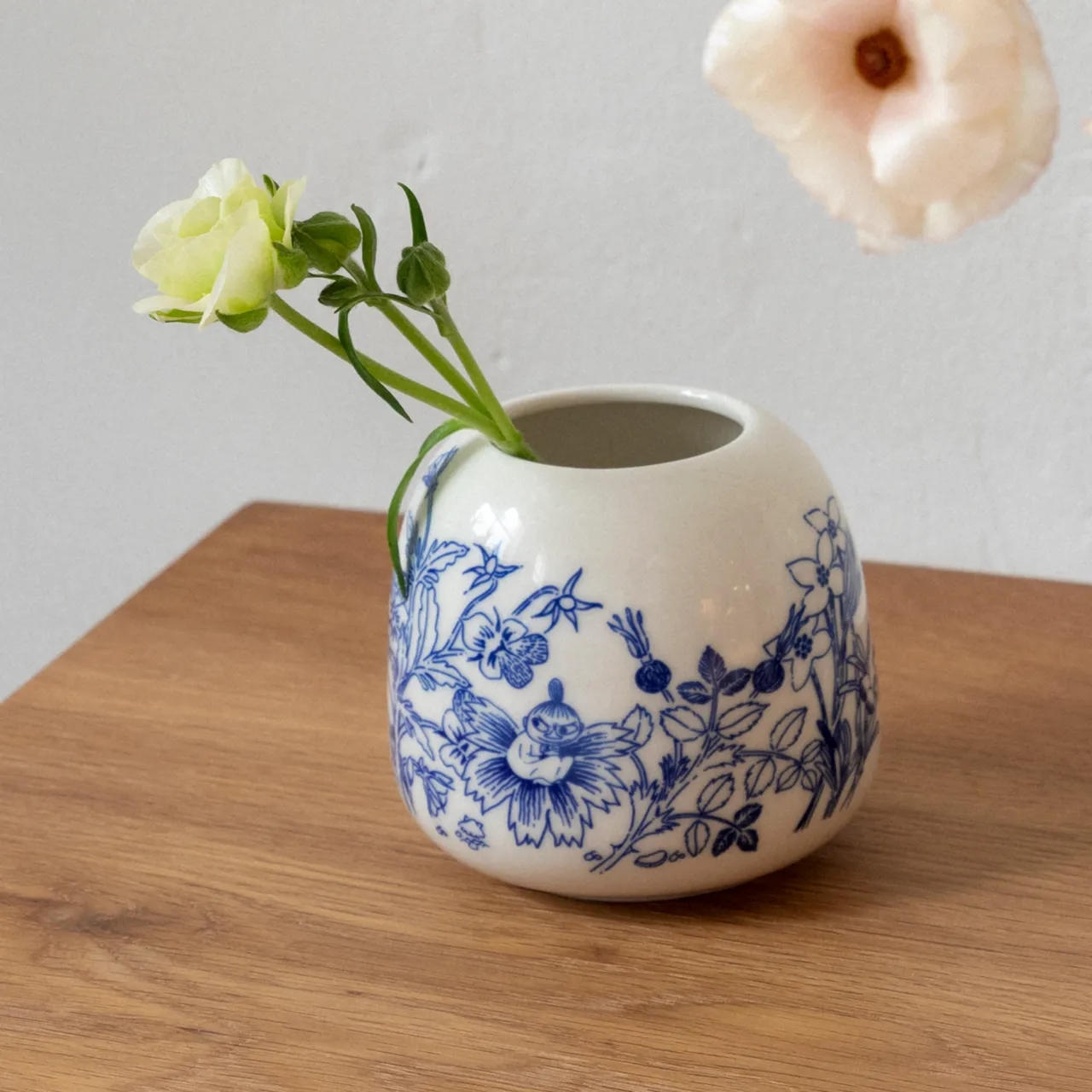 _1079669_ Moomin vase 101x95mm HARU_1_lifestyle.jpg
