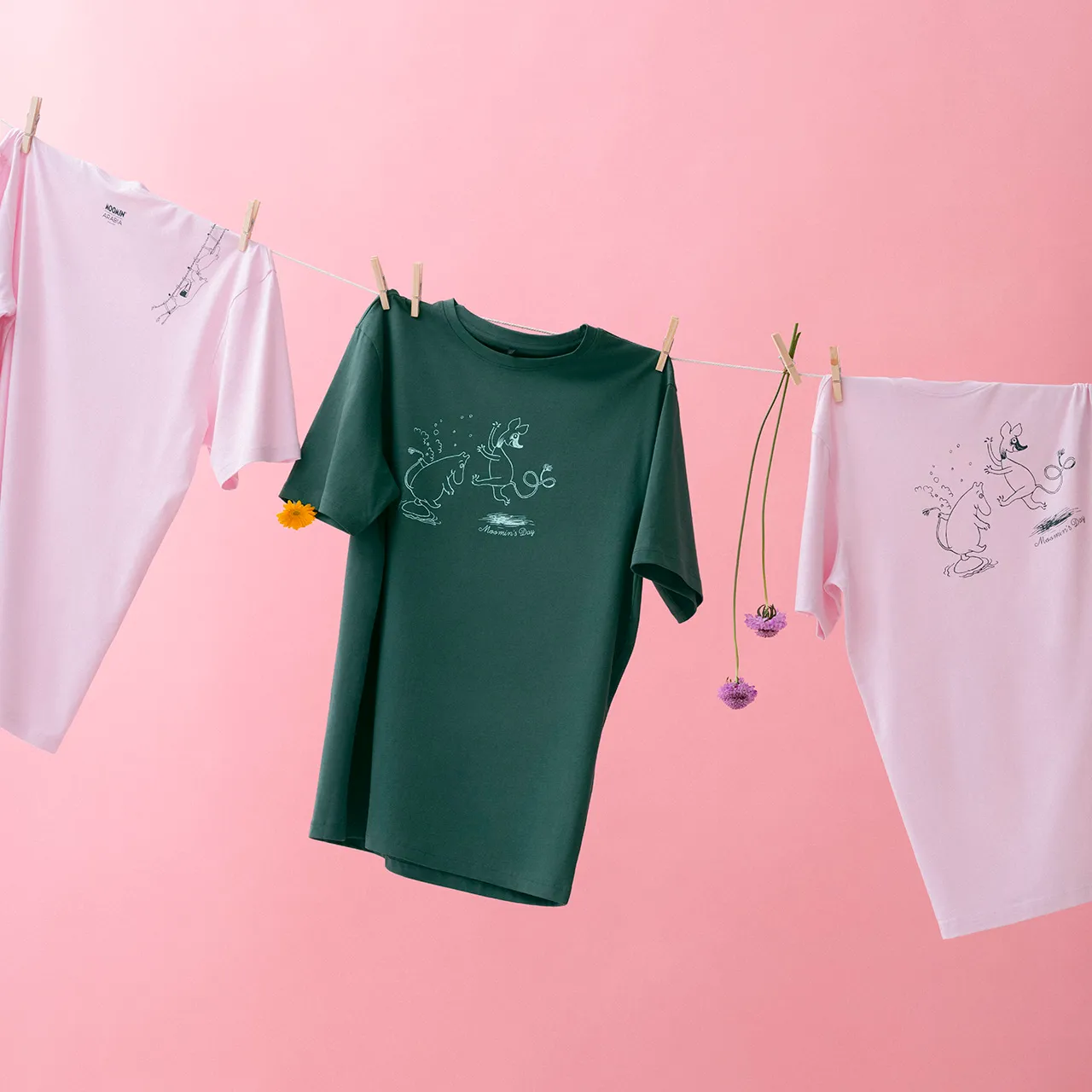 1079929_Moomin_T-shirt_Moom.Day25_L_XL_green_GOTS_3.jpg