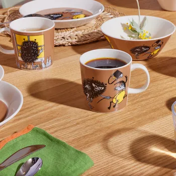 Moomin mug 0,3L Stinky in action
