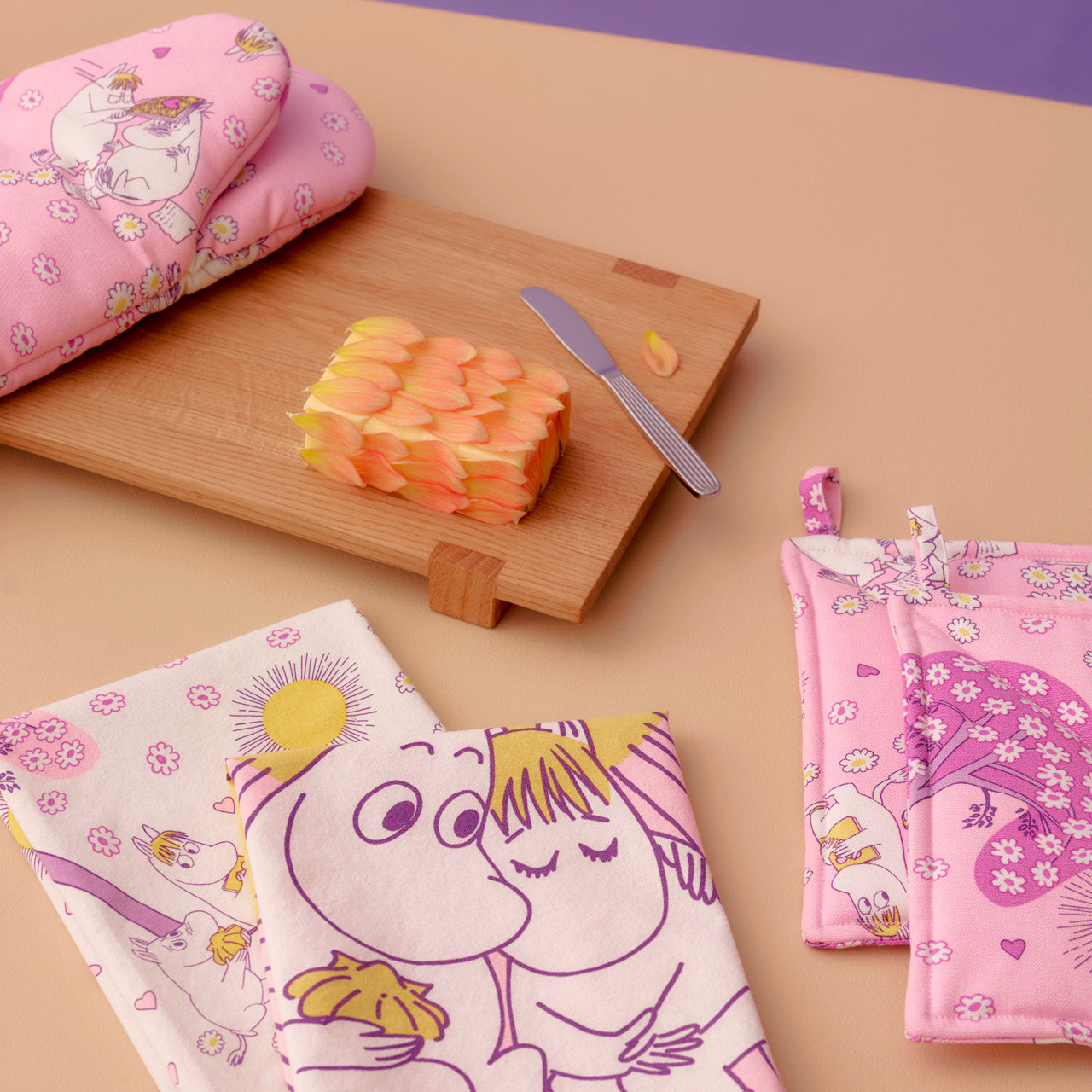 Moomin kitchen towel set 50x70cm Sweethearts | Moomin Arabia Moomin kitchen towel set 50x70cm Sweethearts | Moomin Arabia