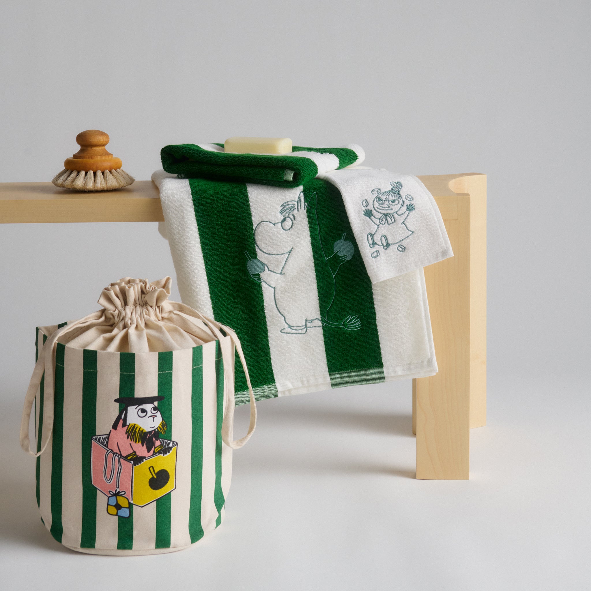Moomin hand towel 50x70cm Gift of Love | Moomin Arabia