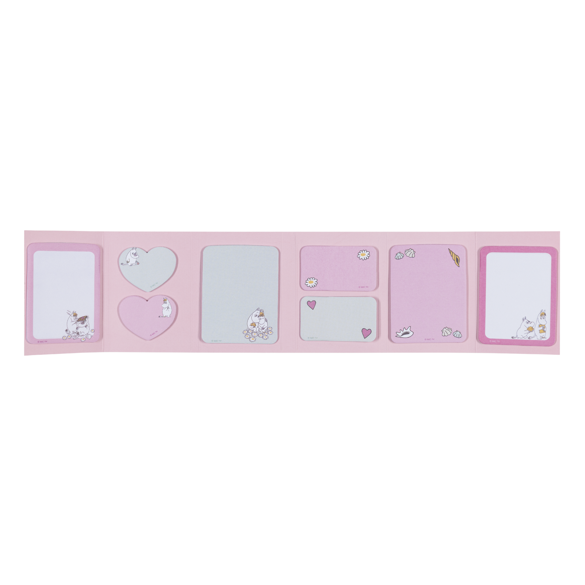 Mummi klistrelapper sett Kjærester - A pink sticky note set featuring multiple sticky note designs with illustrations of Moomintroll, Snorkmaiden, hearts, and small decorative accents, arranged horizontally on a white background.