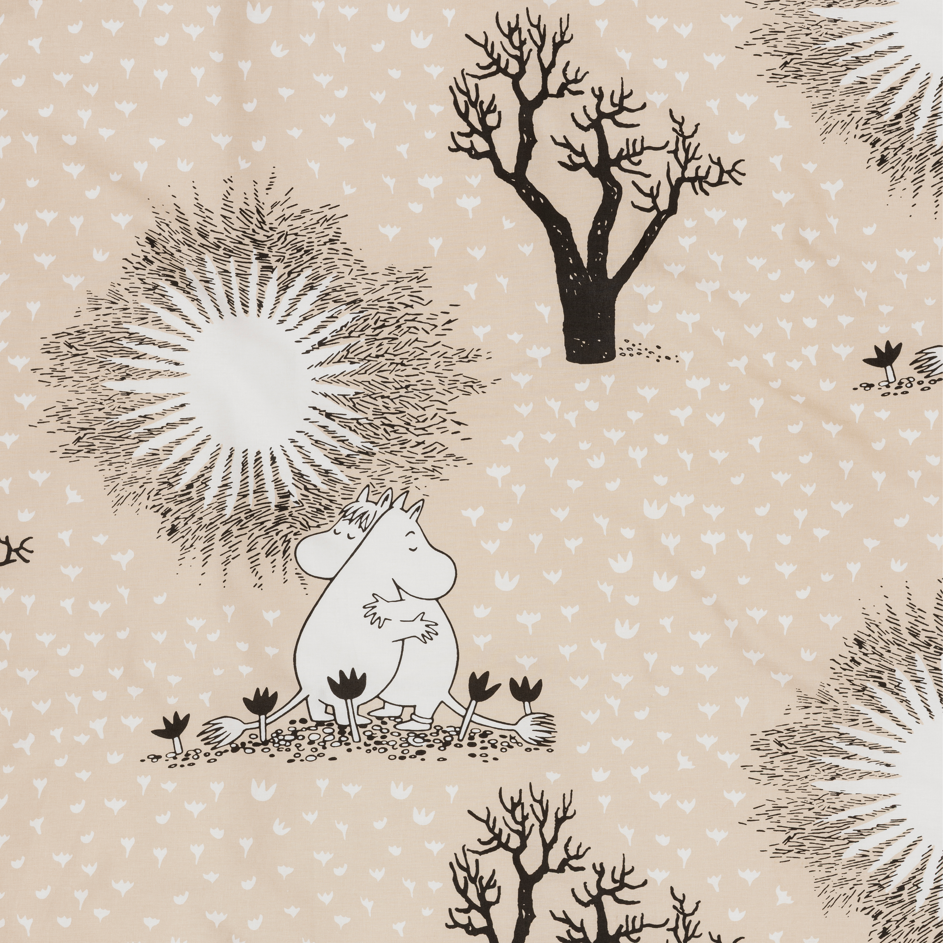 Mumin bäddset 150x210cm Kärlek beige - A close up of the Love Beige fabric.