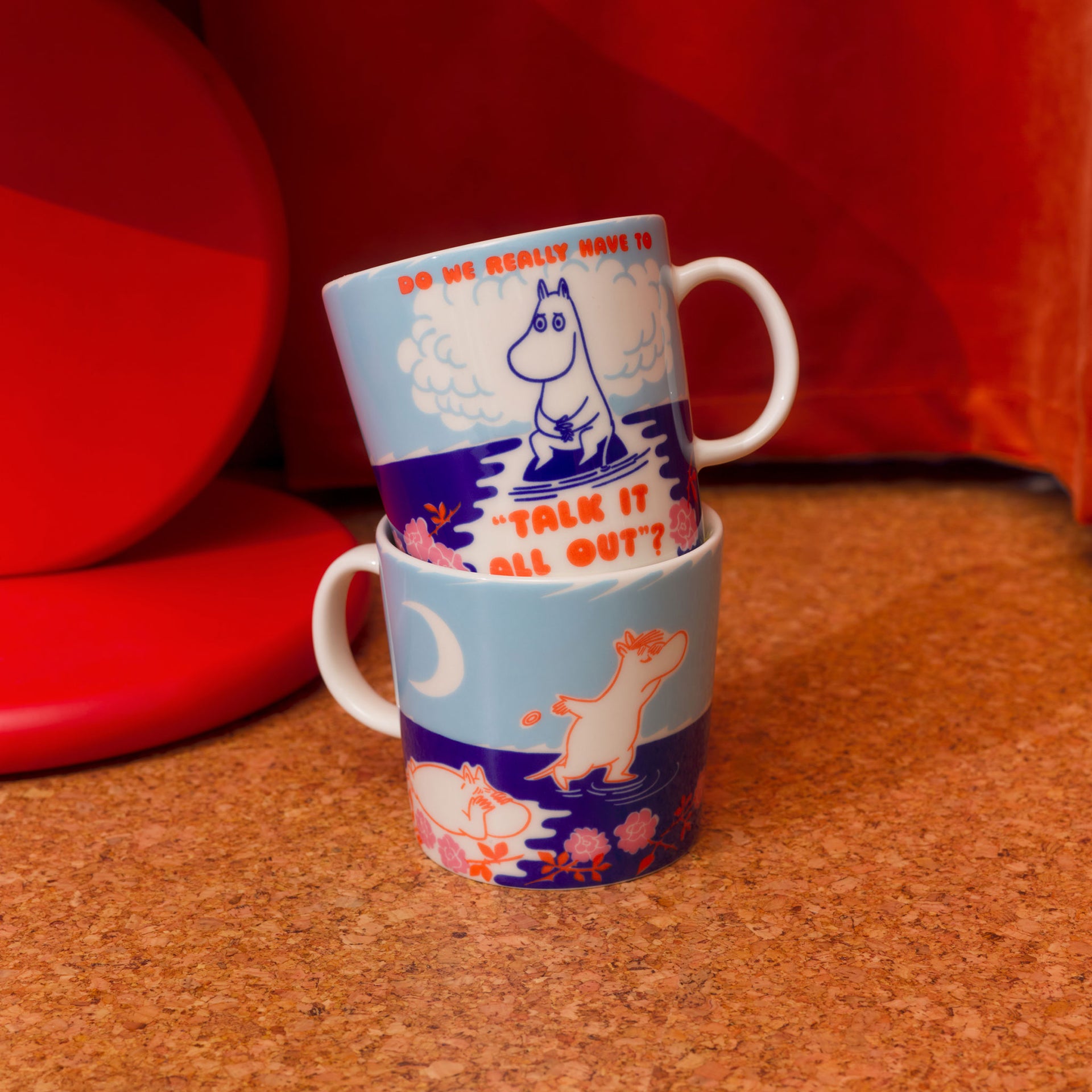 Moomin mug 0,4L Talk it all Out - Two stacked Talk It Out mugs with on a textured surface